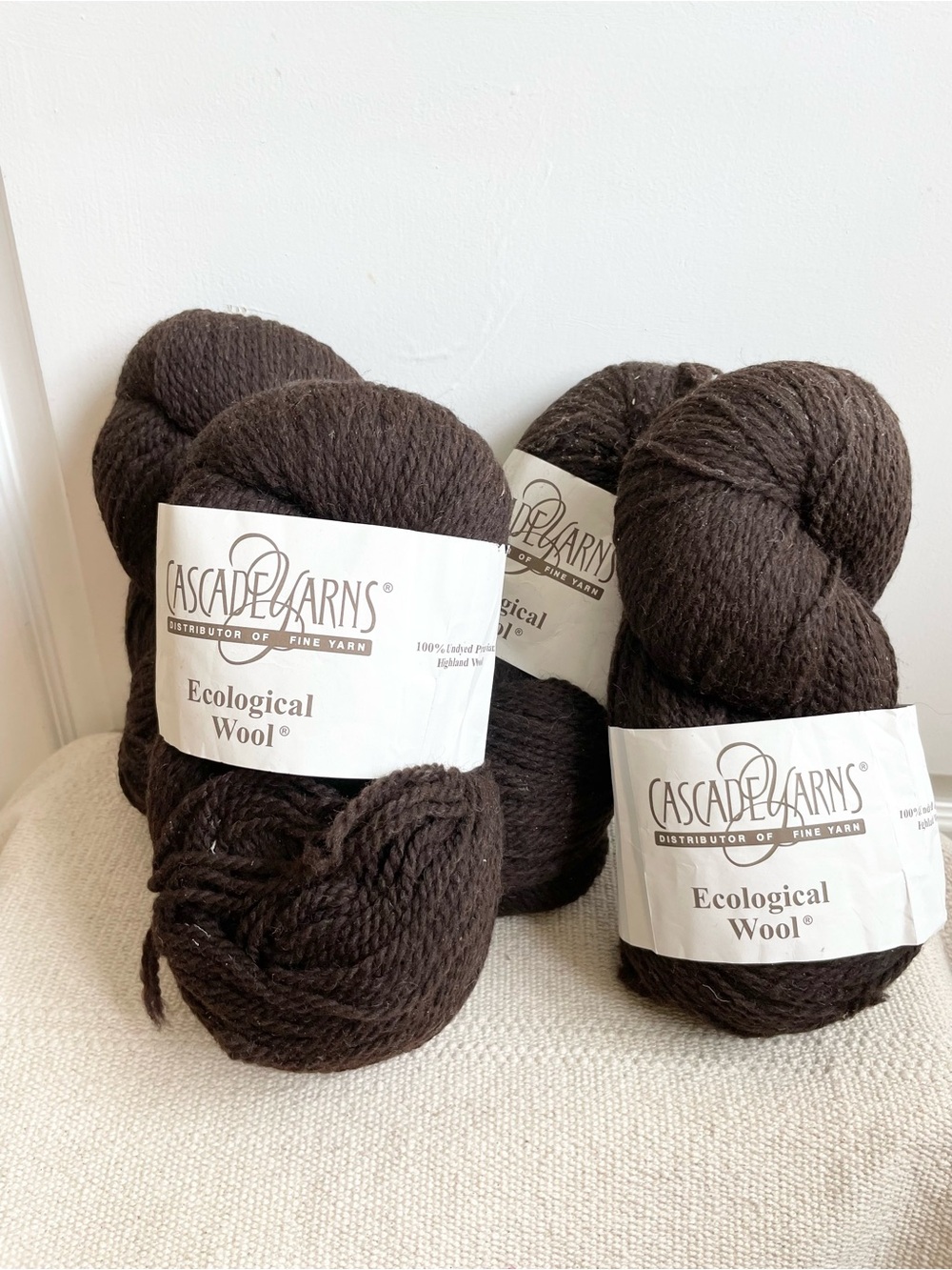 4 Cascade Yarns 100% Undyed Peruvian Highland Wool Ecological 8.75oz 8095 Ebony